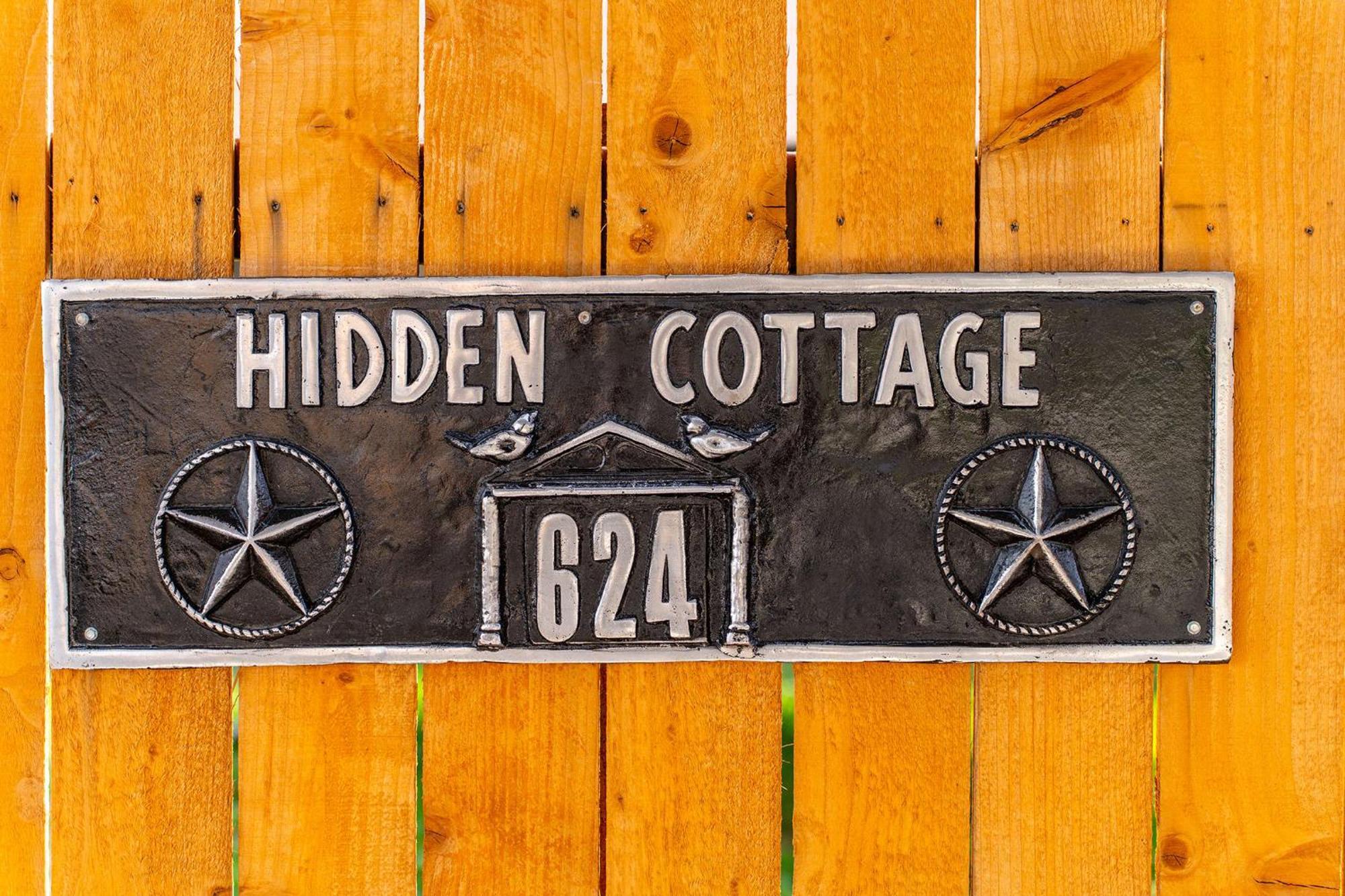 Hidden Cottage Mins To Main St And Sleeps 4 فريدريكسبيرغ المظهر الخارجي الصورة